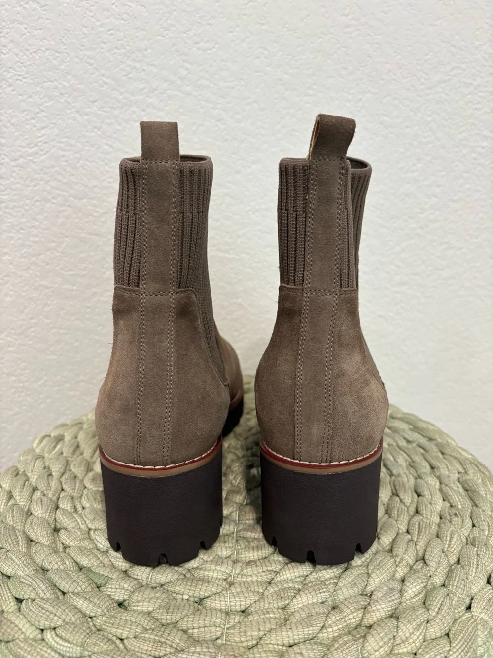 NEW Blondo Darren Waterproof Taupe Suede Chelsea Lug Boots Size 9
